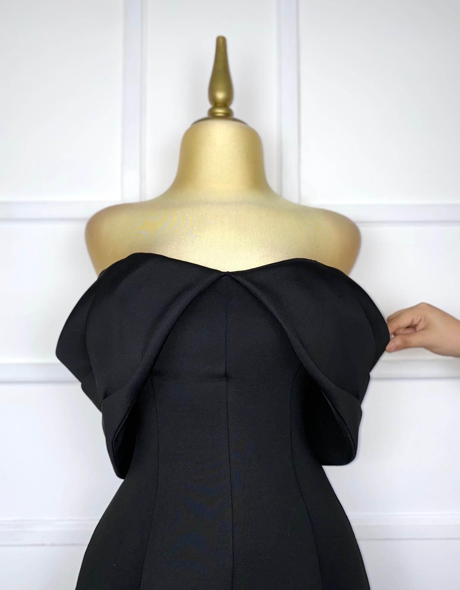 Vestido corto negro liso