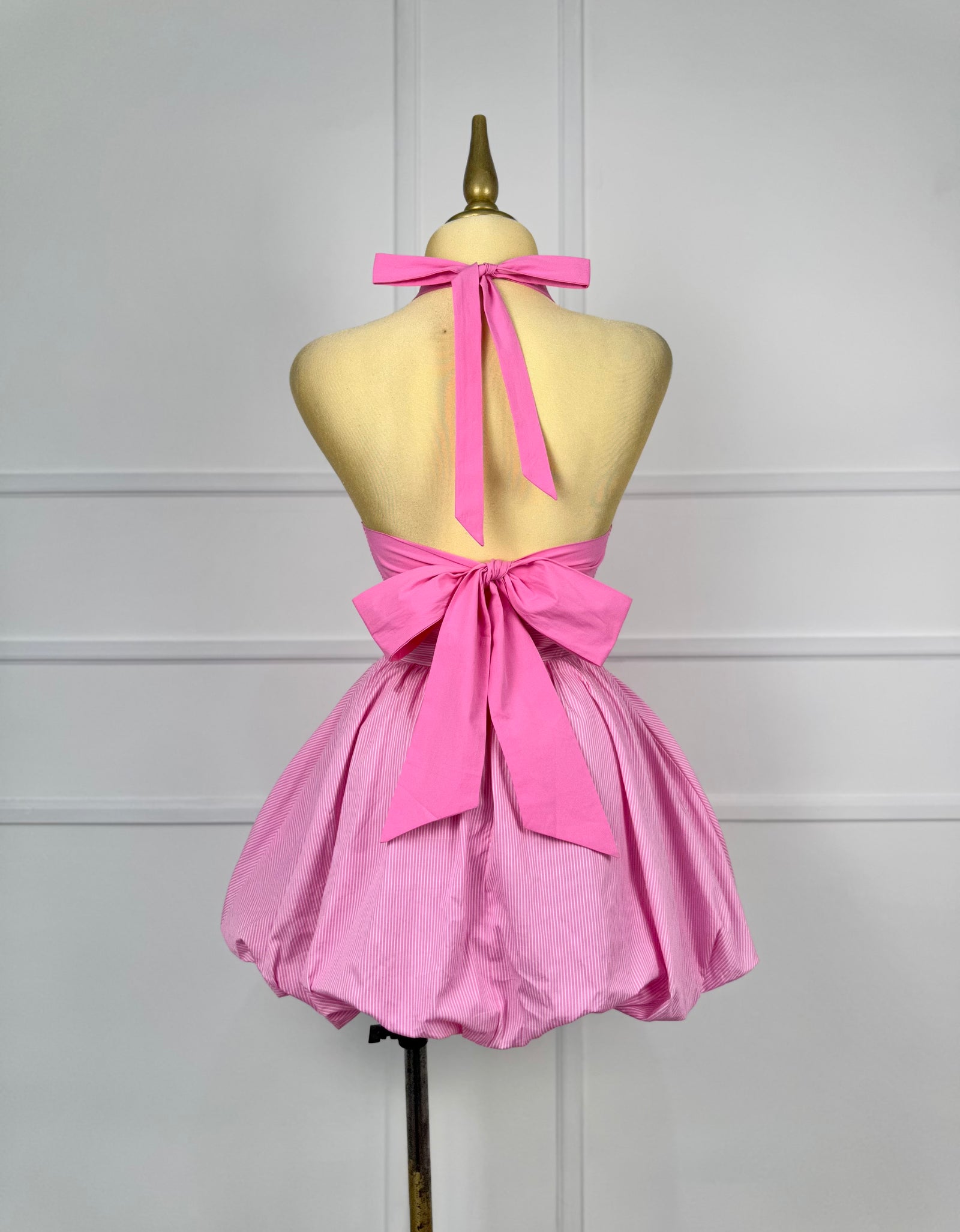 Vestido rosa con líneas bombacho