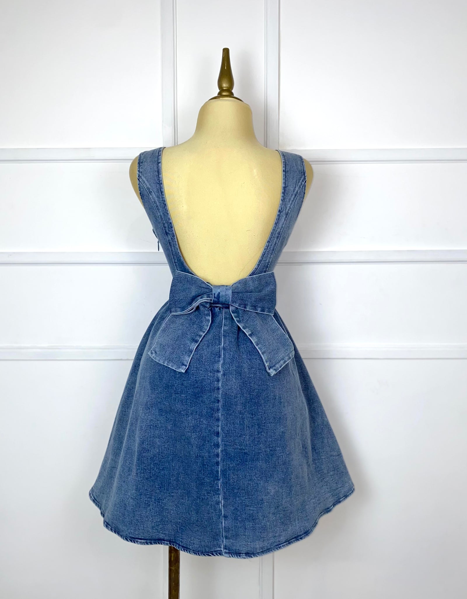 Vestido de mezclilla con moño