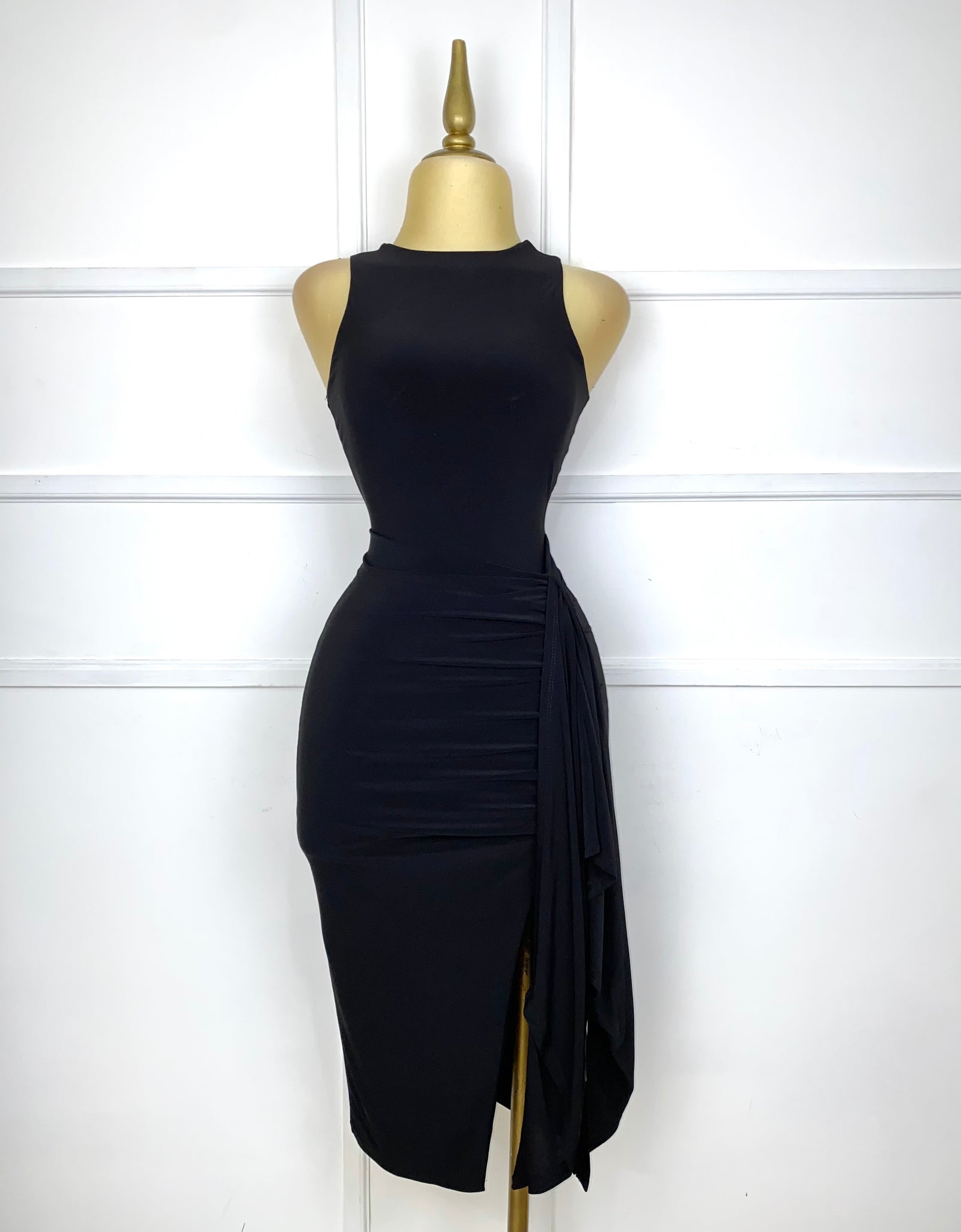 Vestido negro drapeado