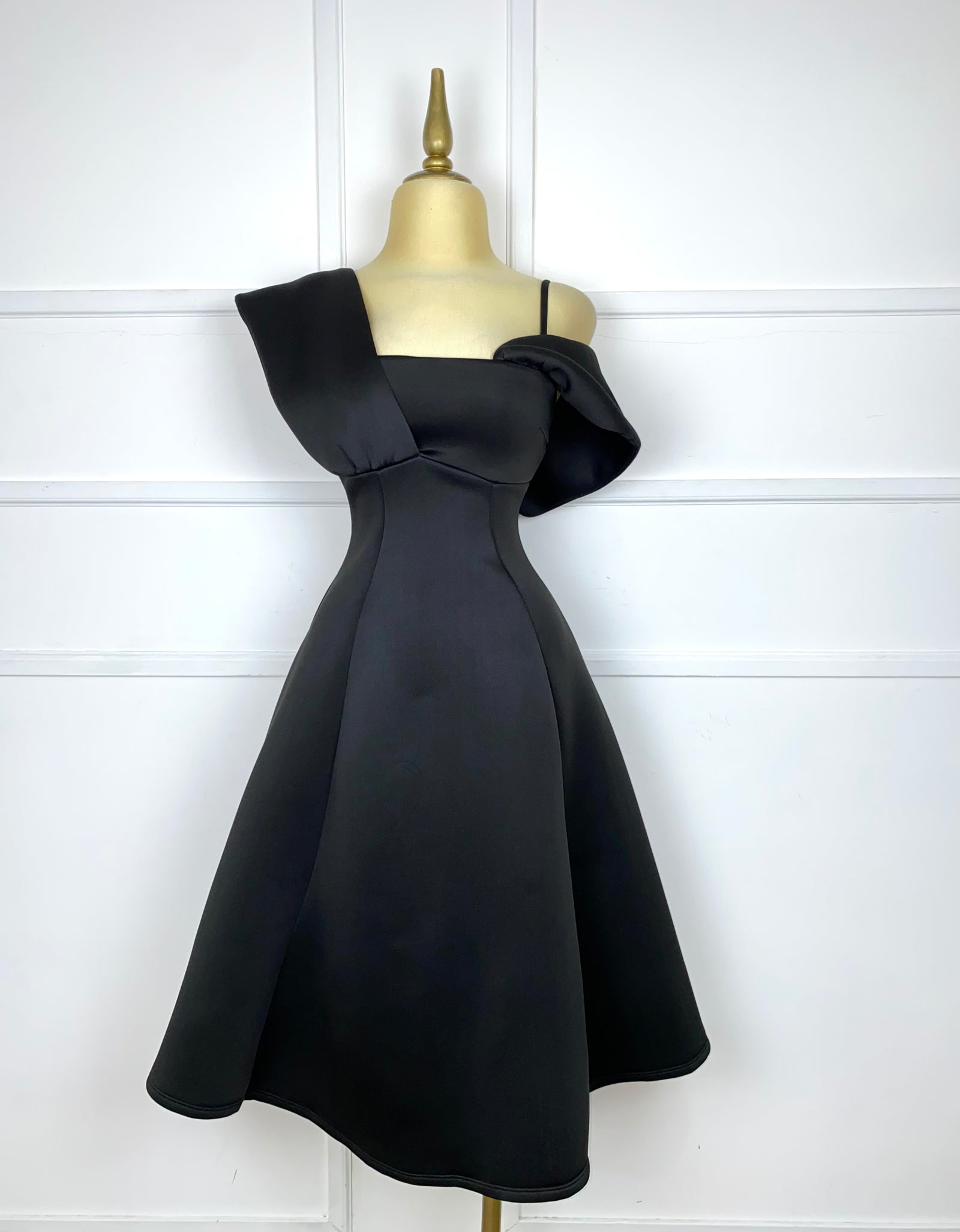 Vestido midi negro liso