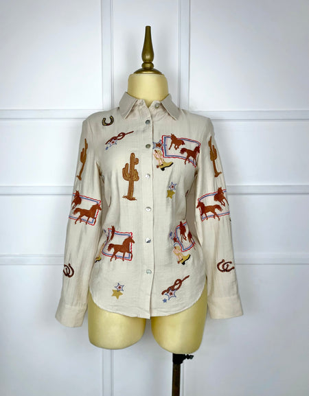 Camisa beige con estampado vaquero