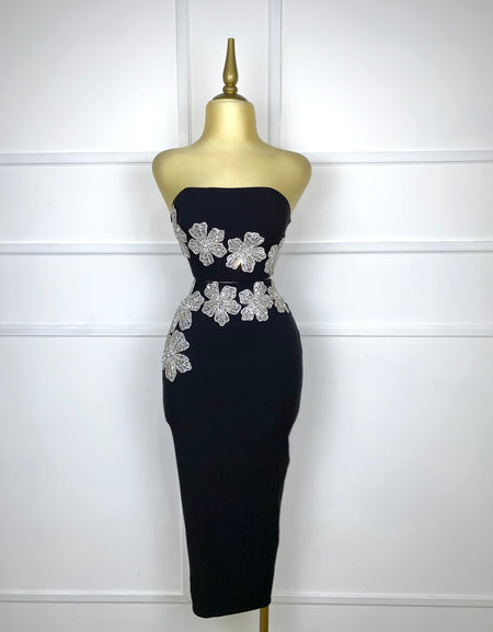 Set negro con flores de pedrería