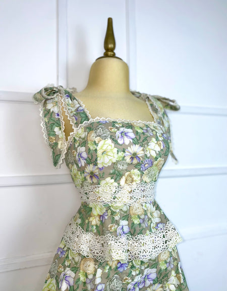 Set flores verde con encaje