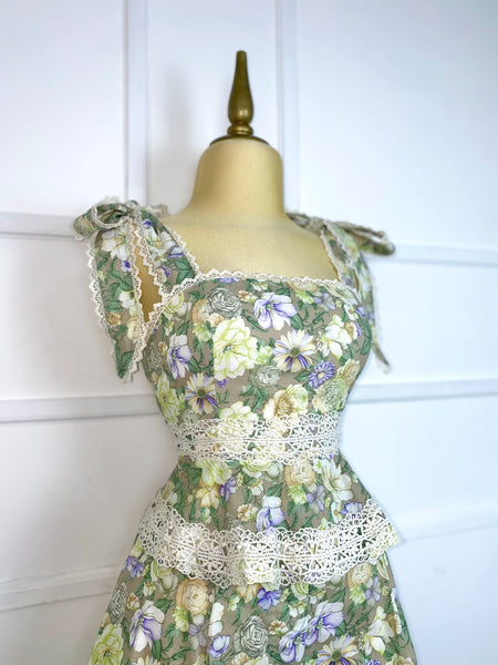 Set flores verde con encaje