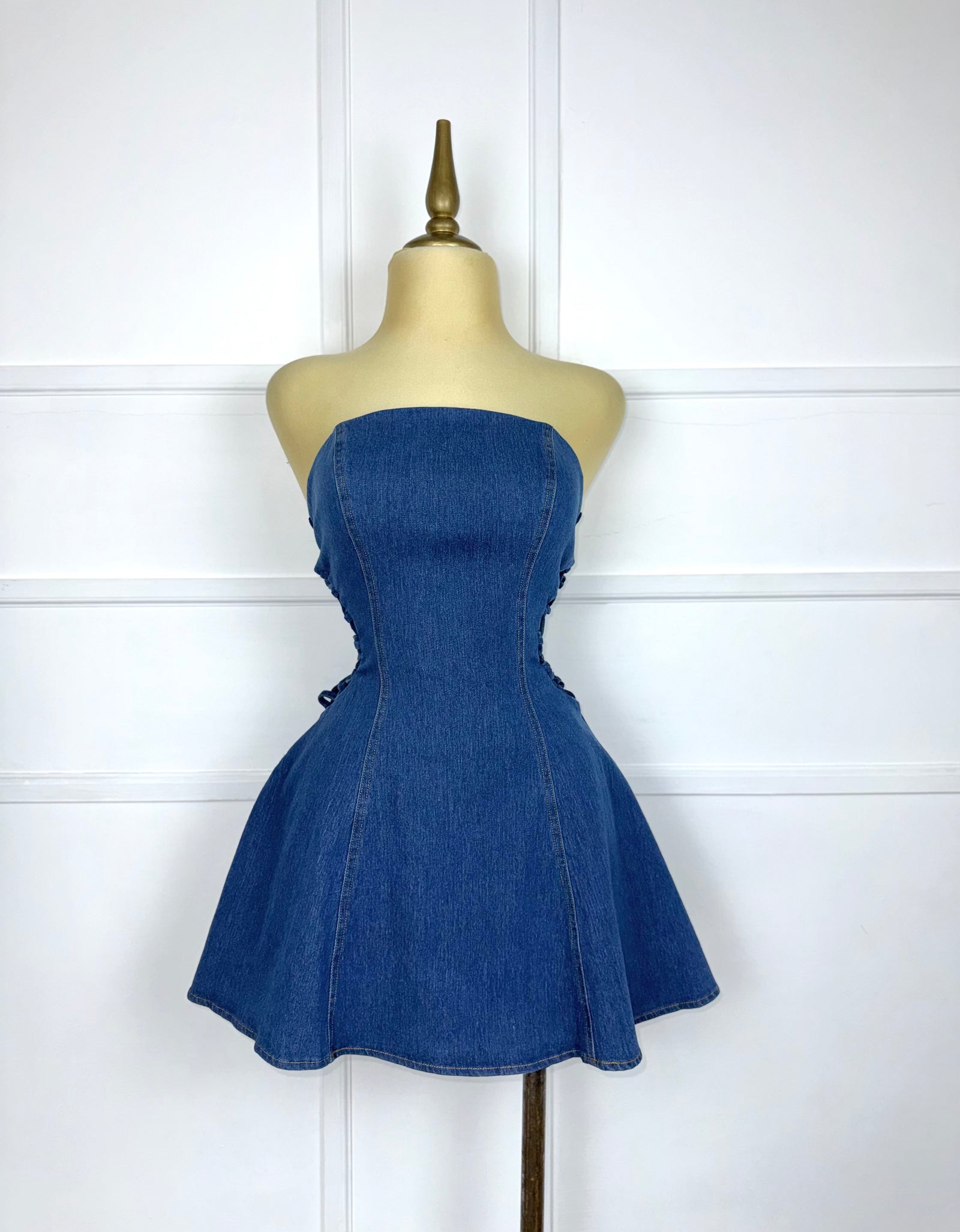 Vestido corto mezclilla con aberturas