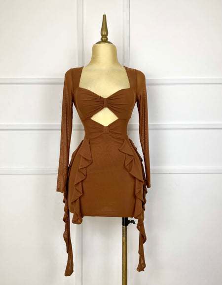 Vestido café con olanes