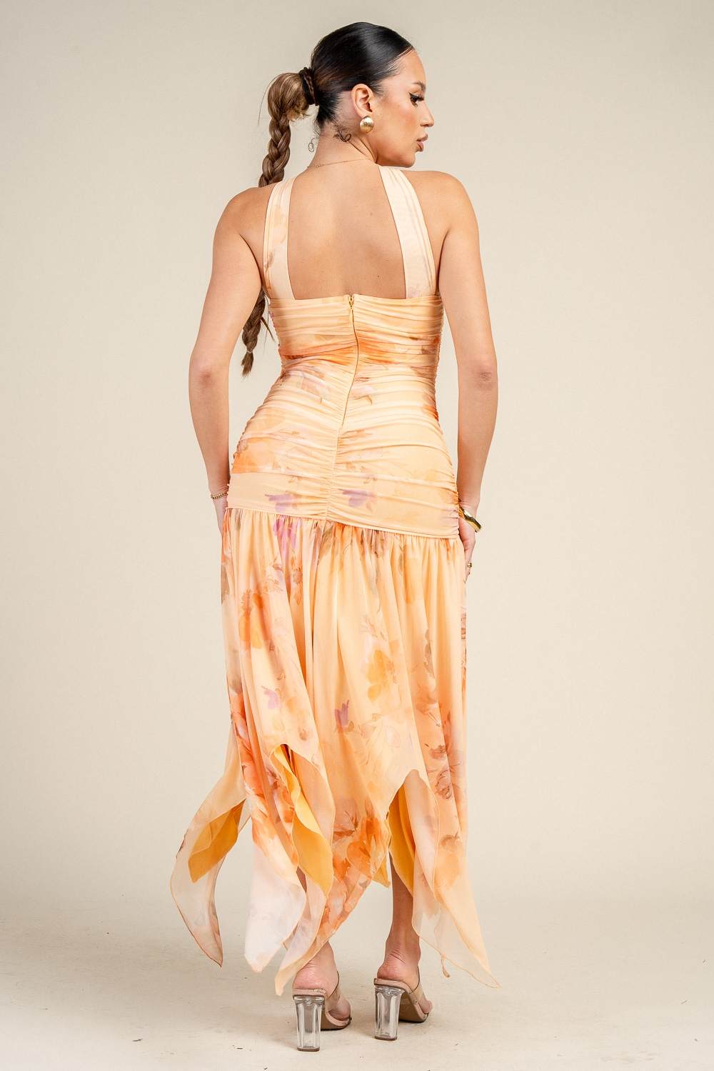 Vestido amarillo strapless asimétrico