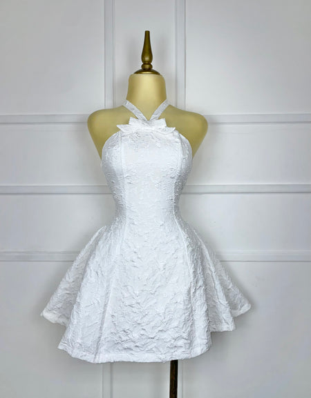 Vestido blanco brocado con moño