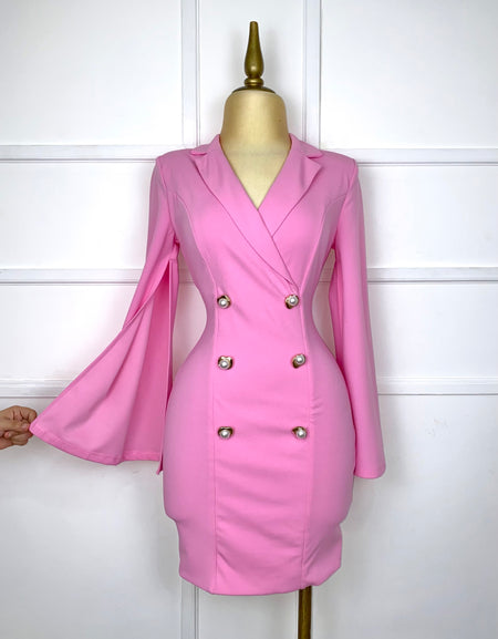 Vestido rosa con botones de perlas