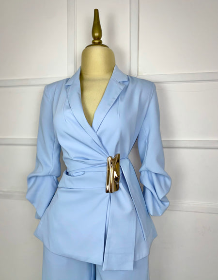 Traje baby blue asimétrico