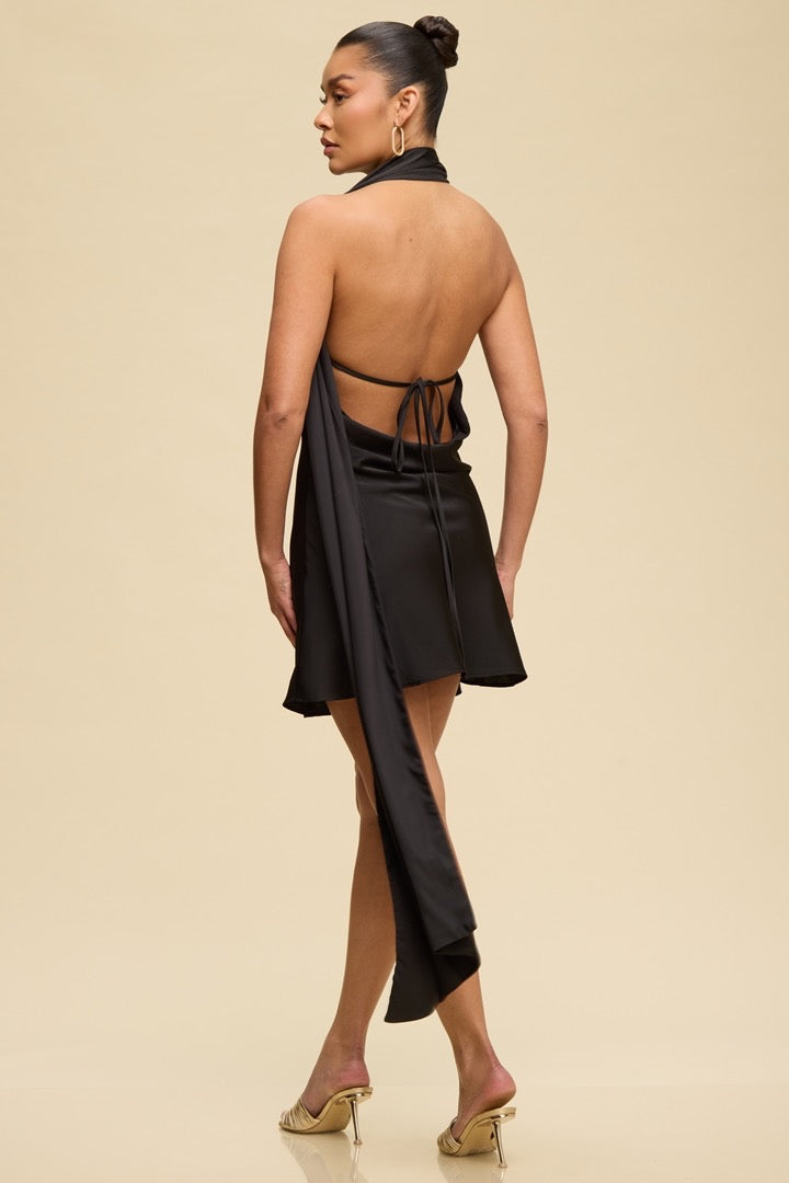 Vestido negro satín asimétrico
