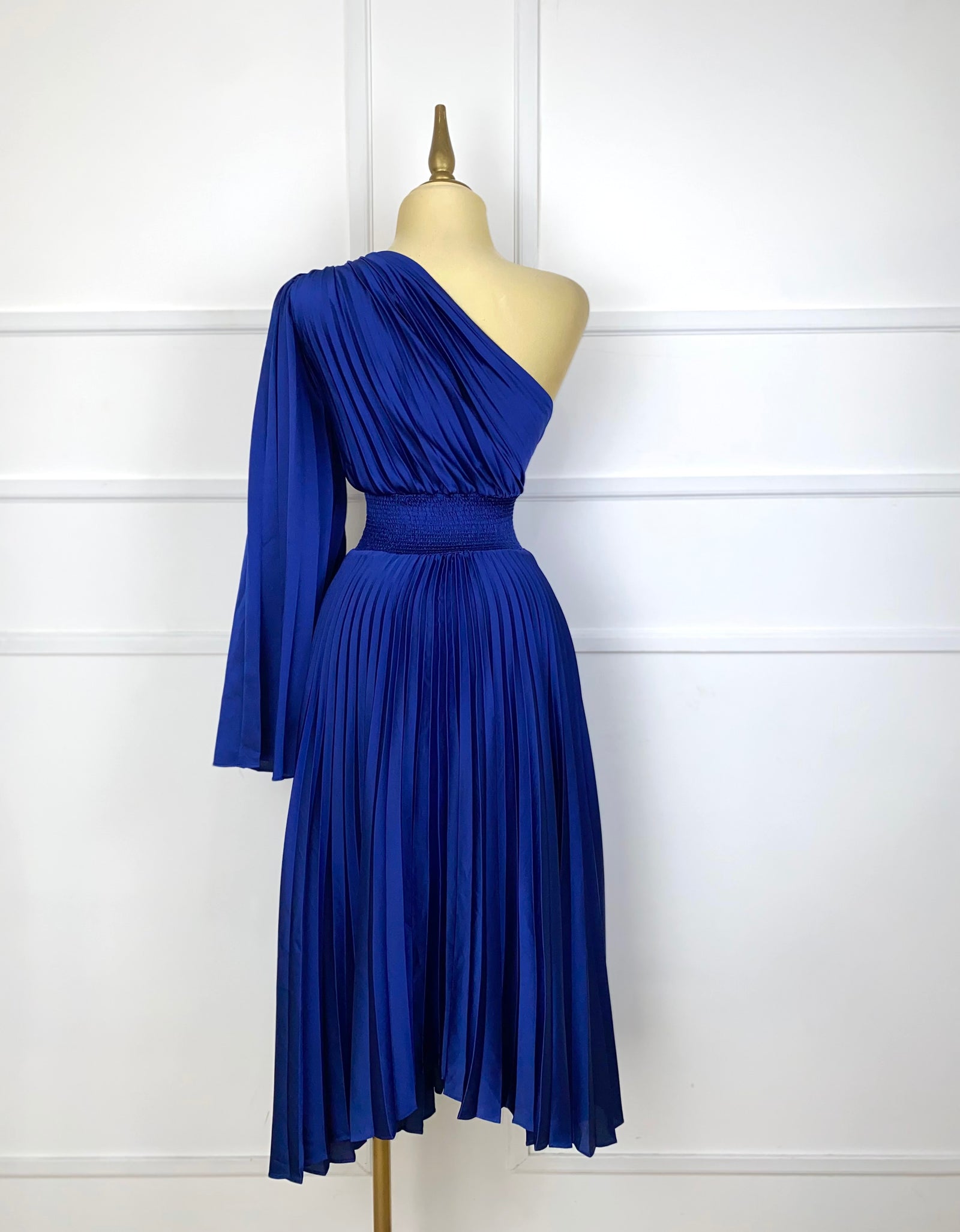 Vestido azul plisado una manga