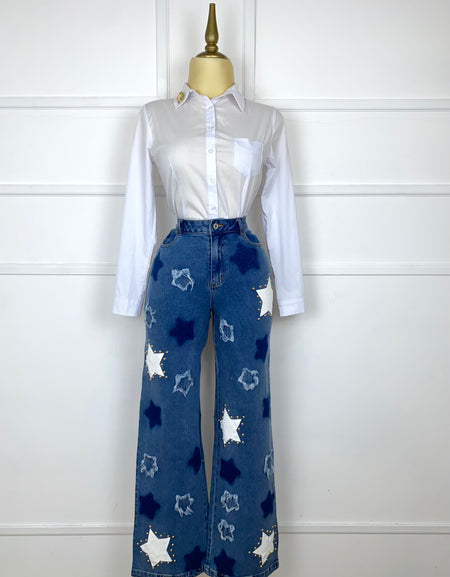 Pantalón de mezclilla con estrellas y estoperoles