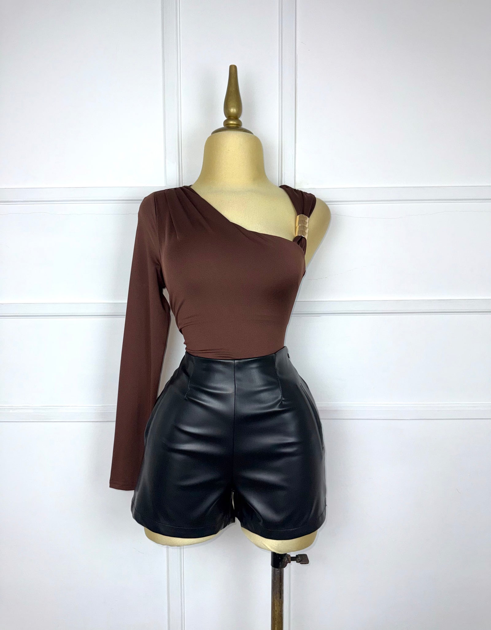 Bodysuit café con detalle dorado