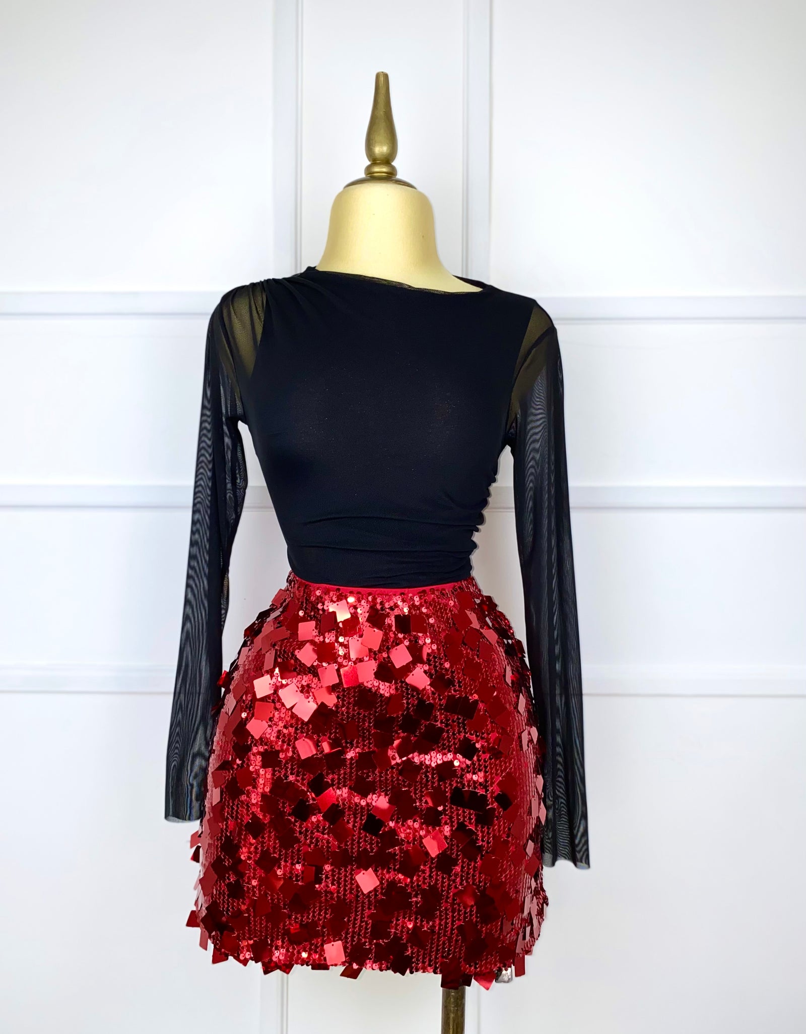 Falda roja corta de lentejuela