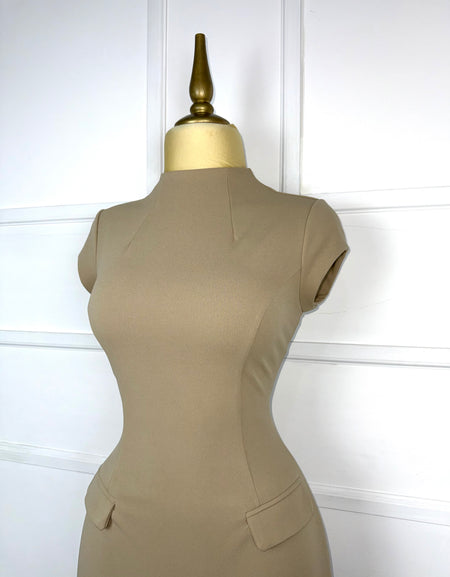 Vestido beige corto liso