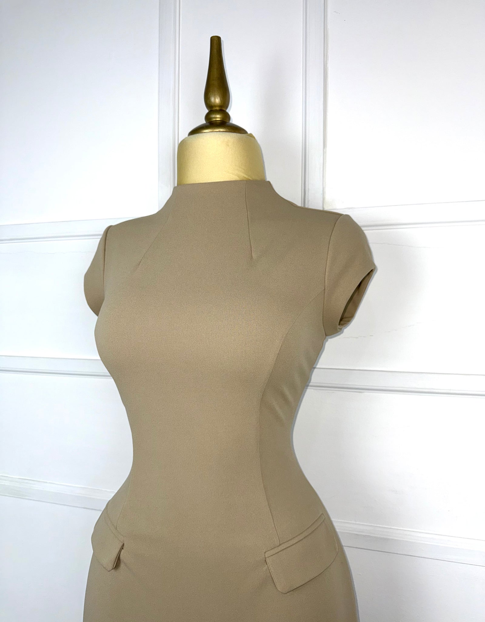 Vestido beige corto liso