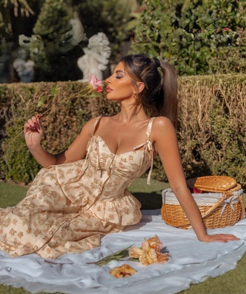 Vestido nude con estampado de flores