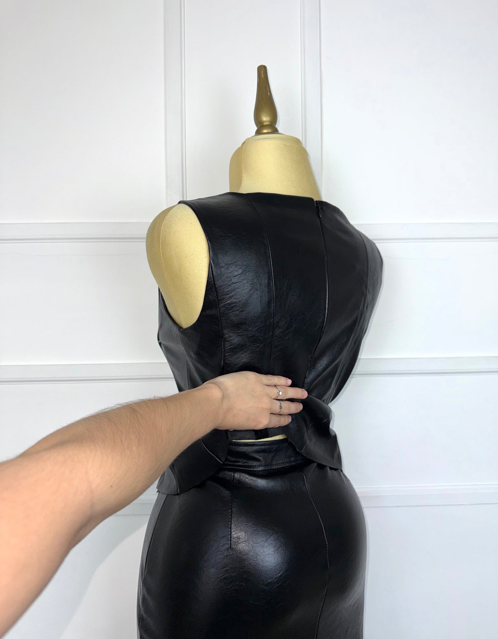 Set negro vinipiel con cinto