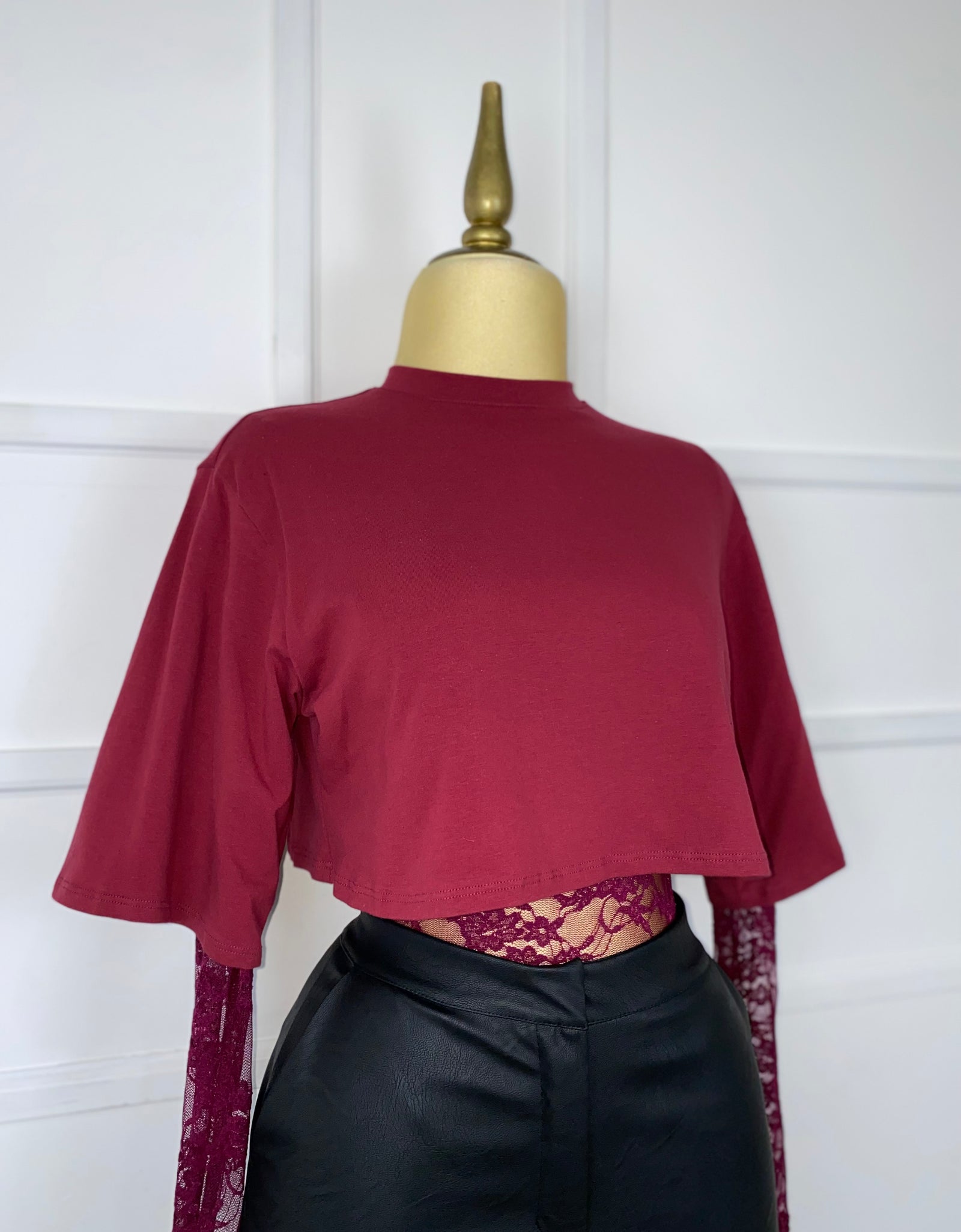 Vestido tinto con pedrería