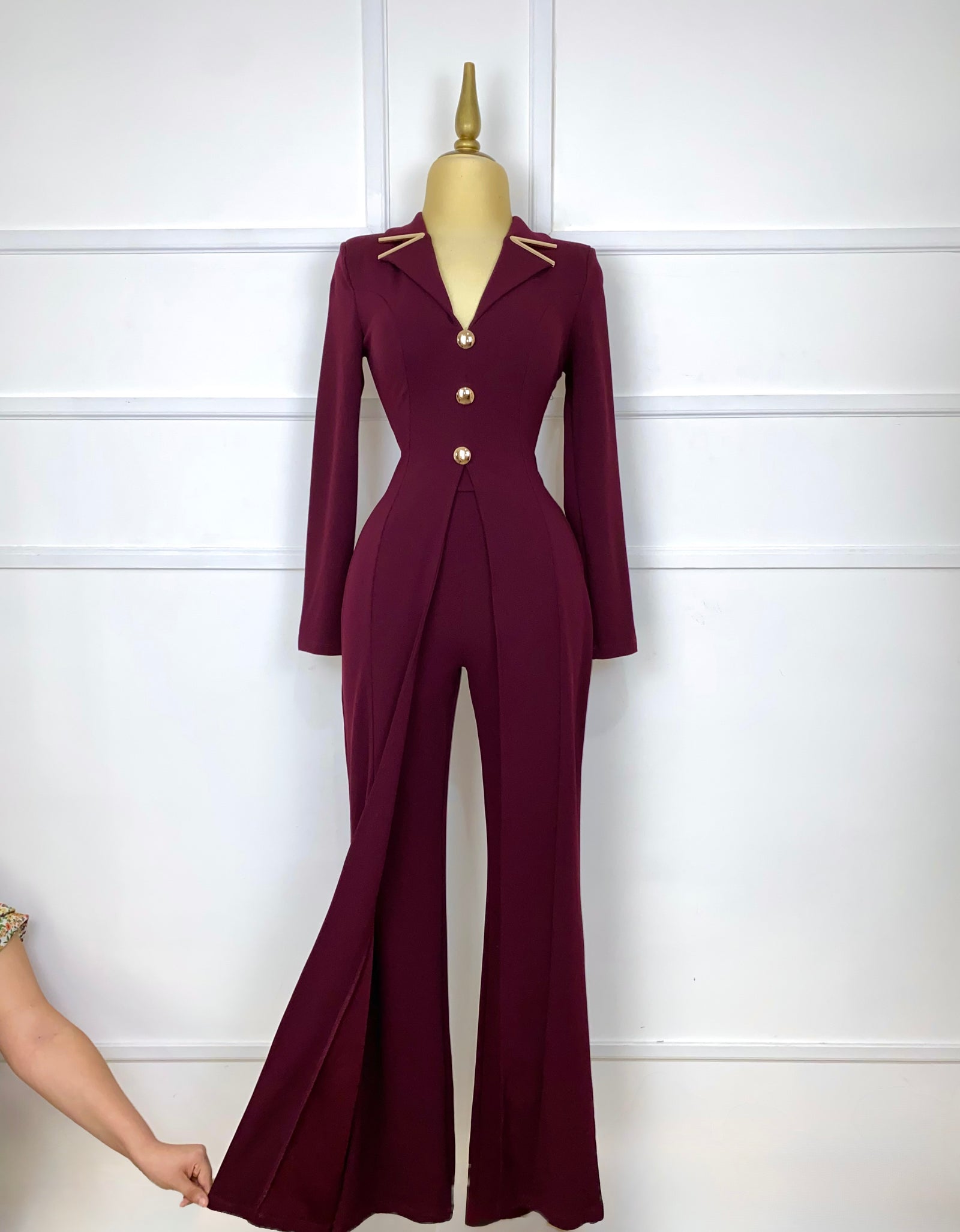 Palazzo tinto botones dorados