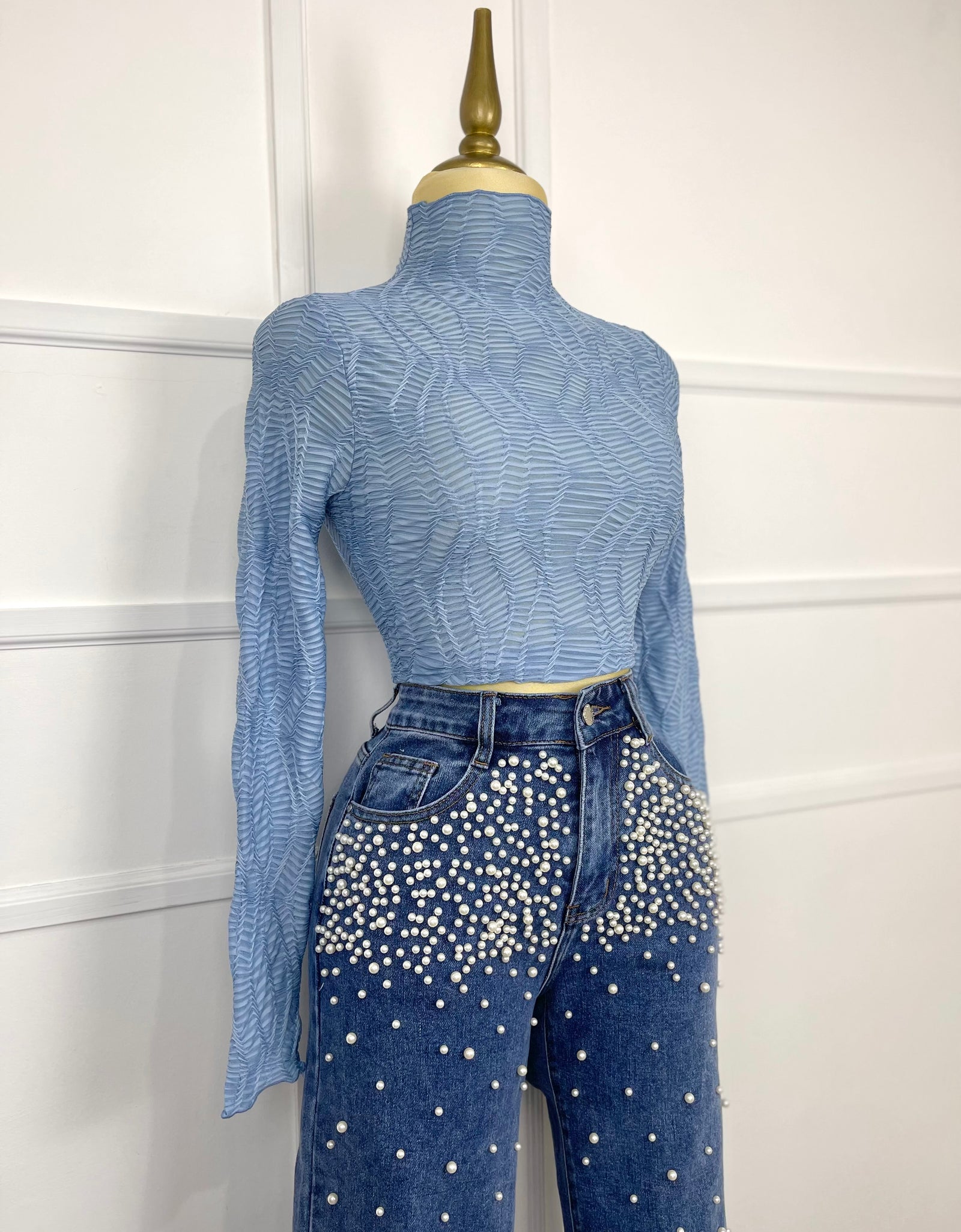 Pantalón de mezclilla con perlas
