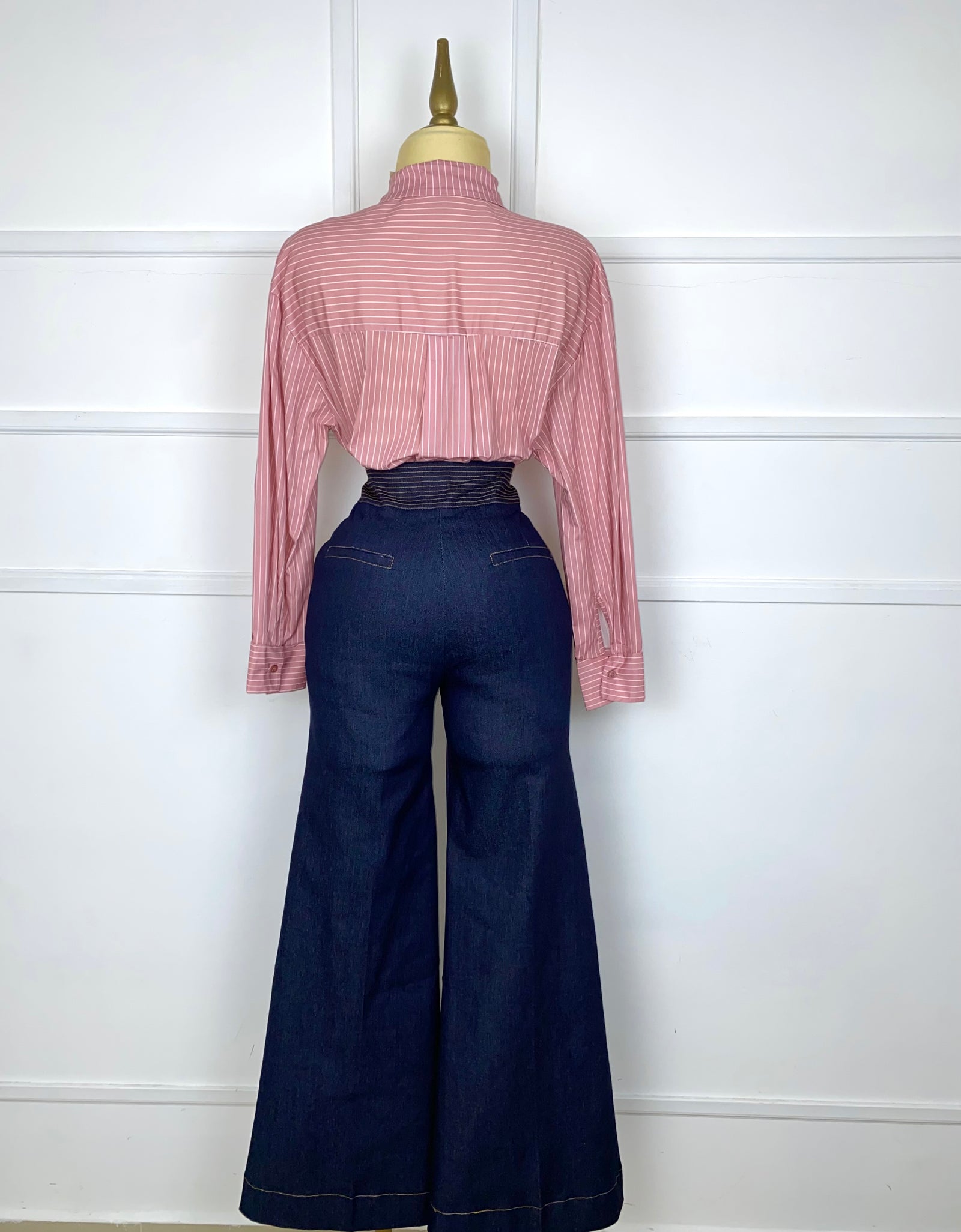 Pantalón de mezclilla rígida