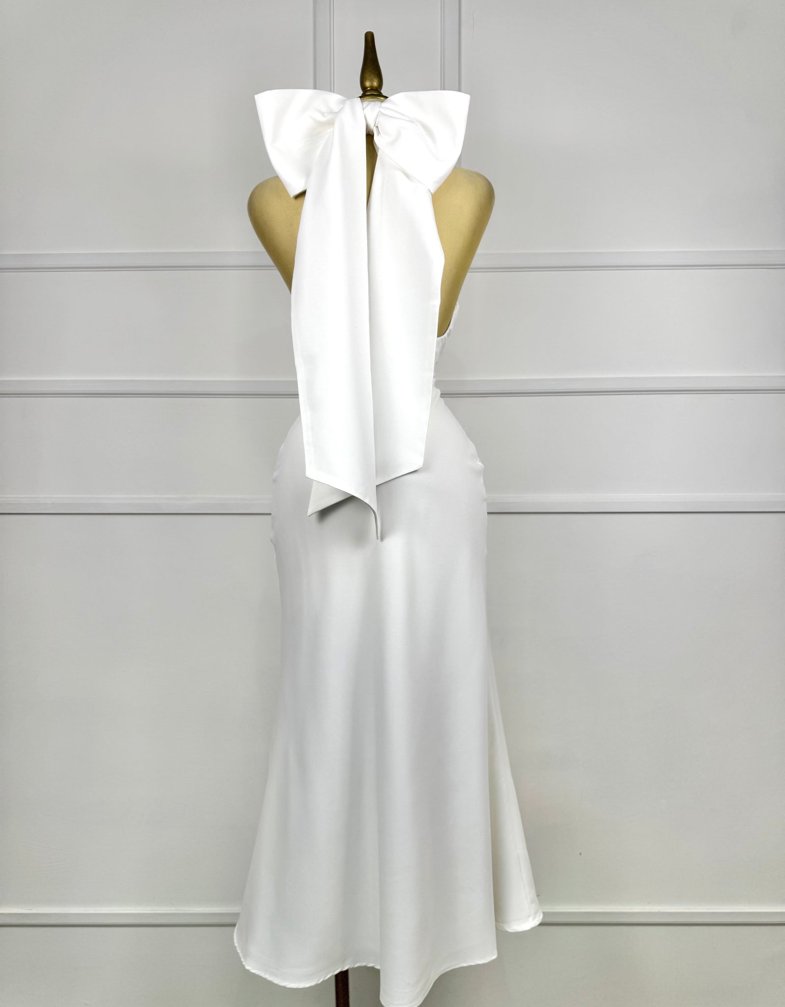 Vestido blanco largo con moño