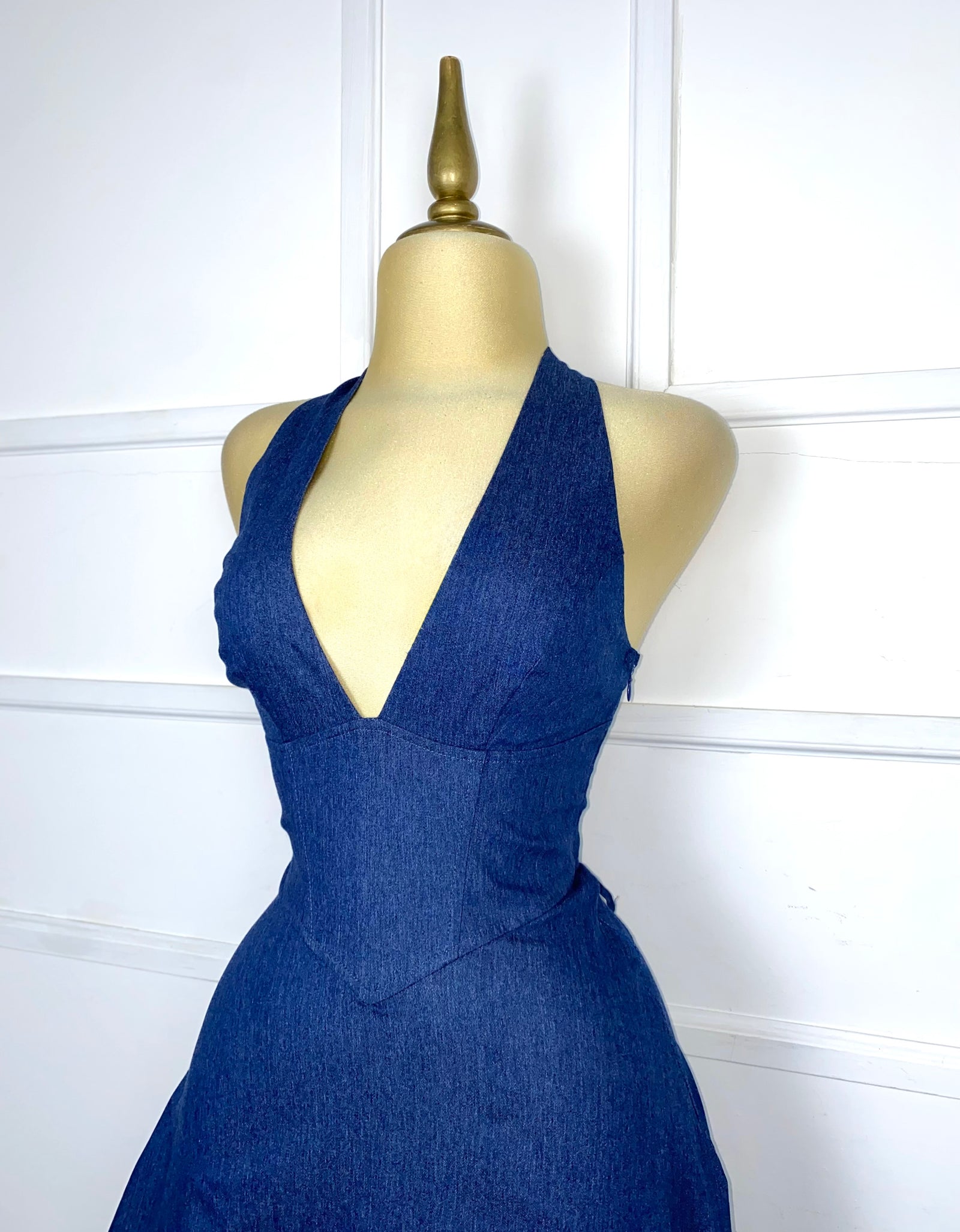 Vestido midi de mezclilla con cordones