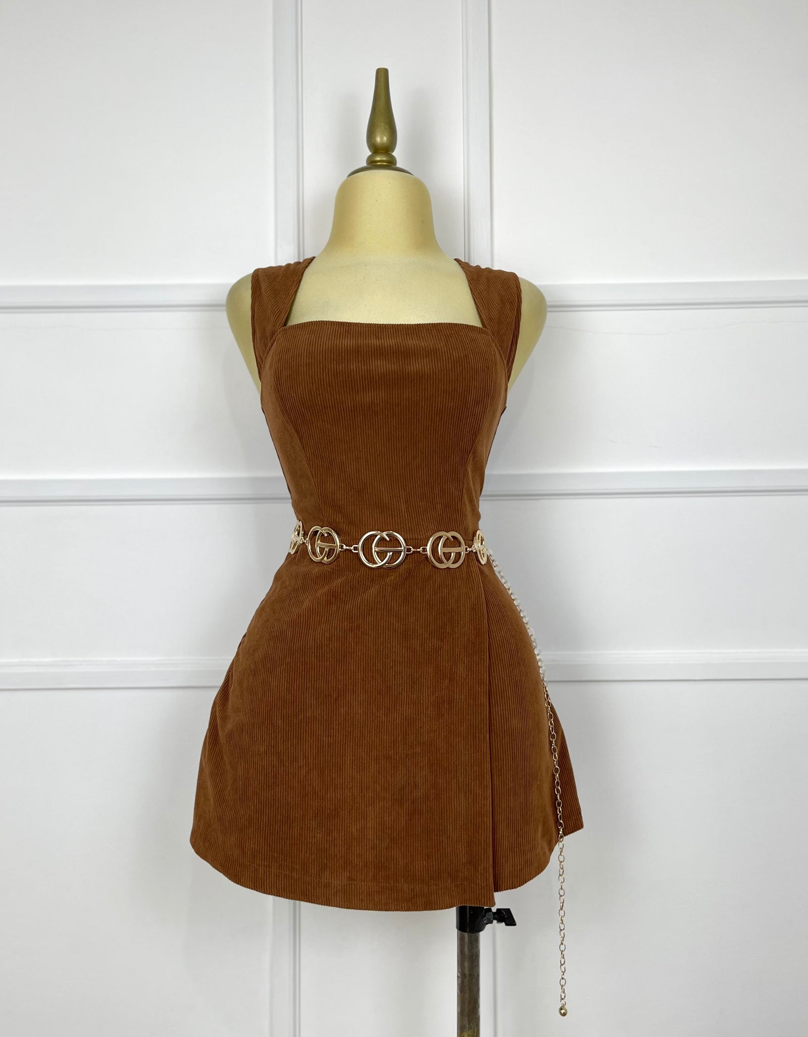 Jumper café gamuza (no incluye cinto)