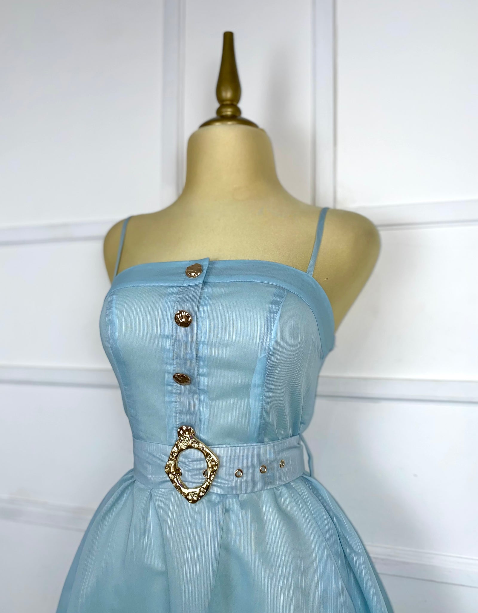 Vestido azul con flores y cinto