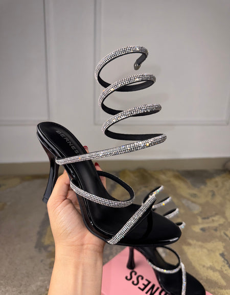 Zapatillas negras con pedrería