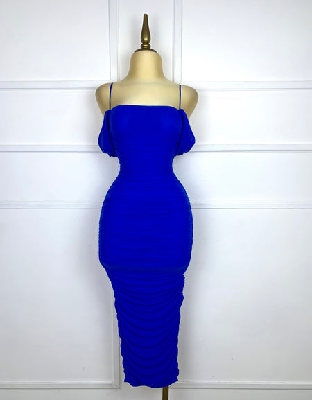 Vestido azul rey drapeado con abertura