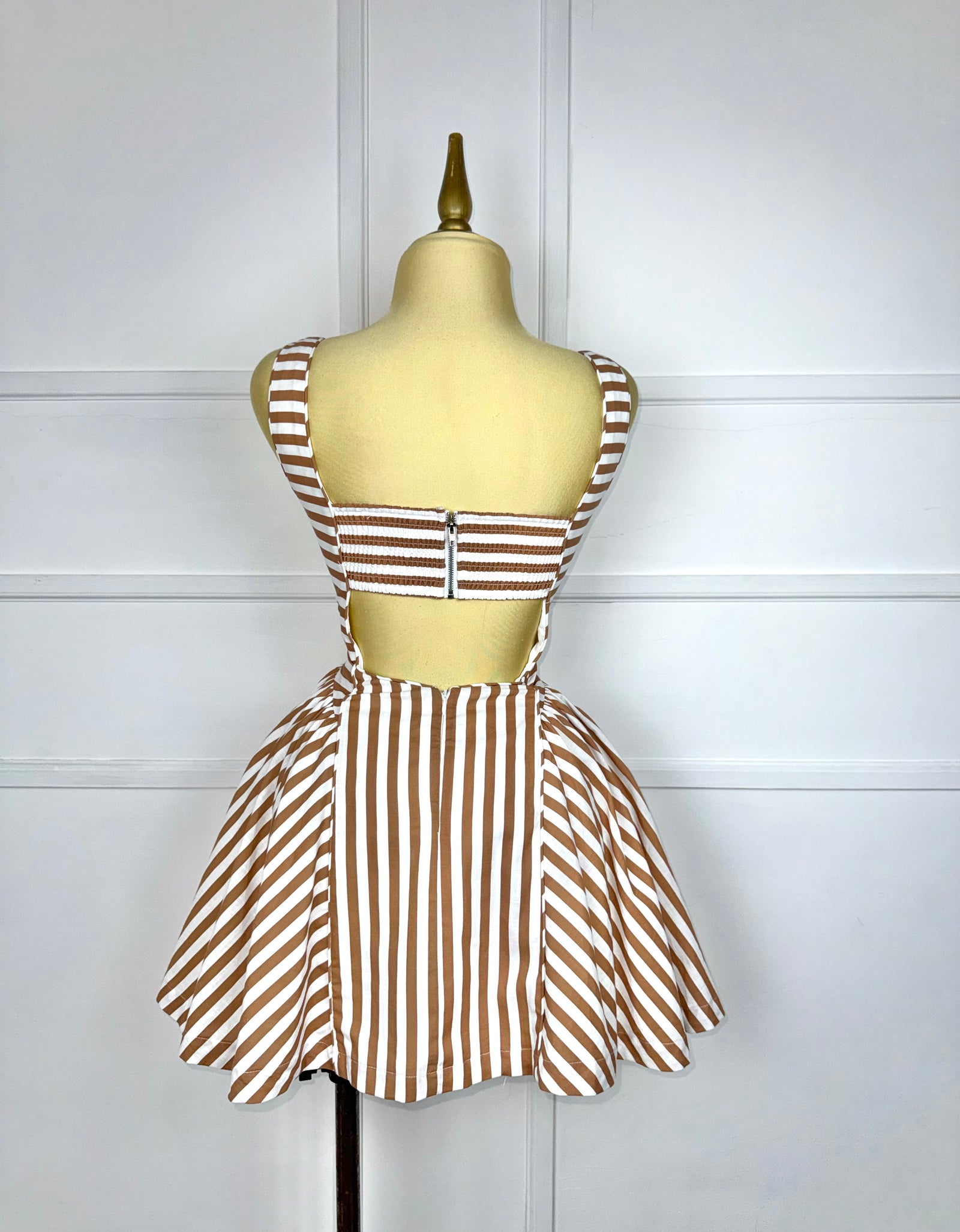 Vestido líneas café corte A