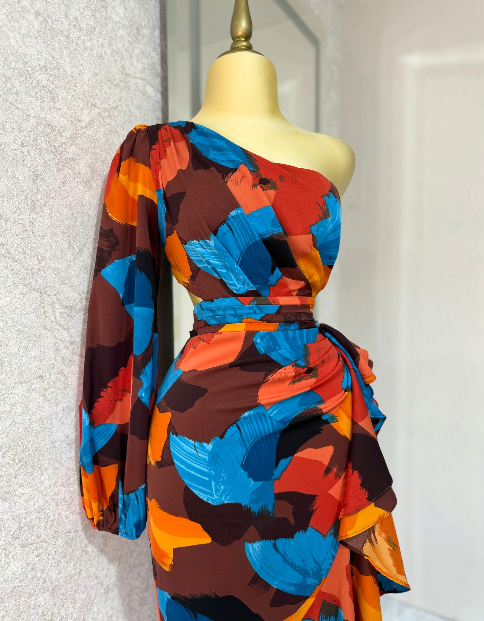 Vestido multicolor con olanes