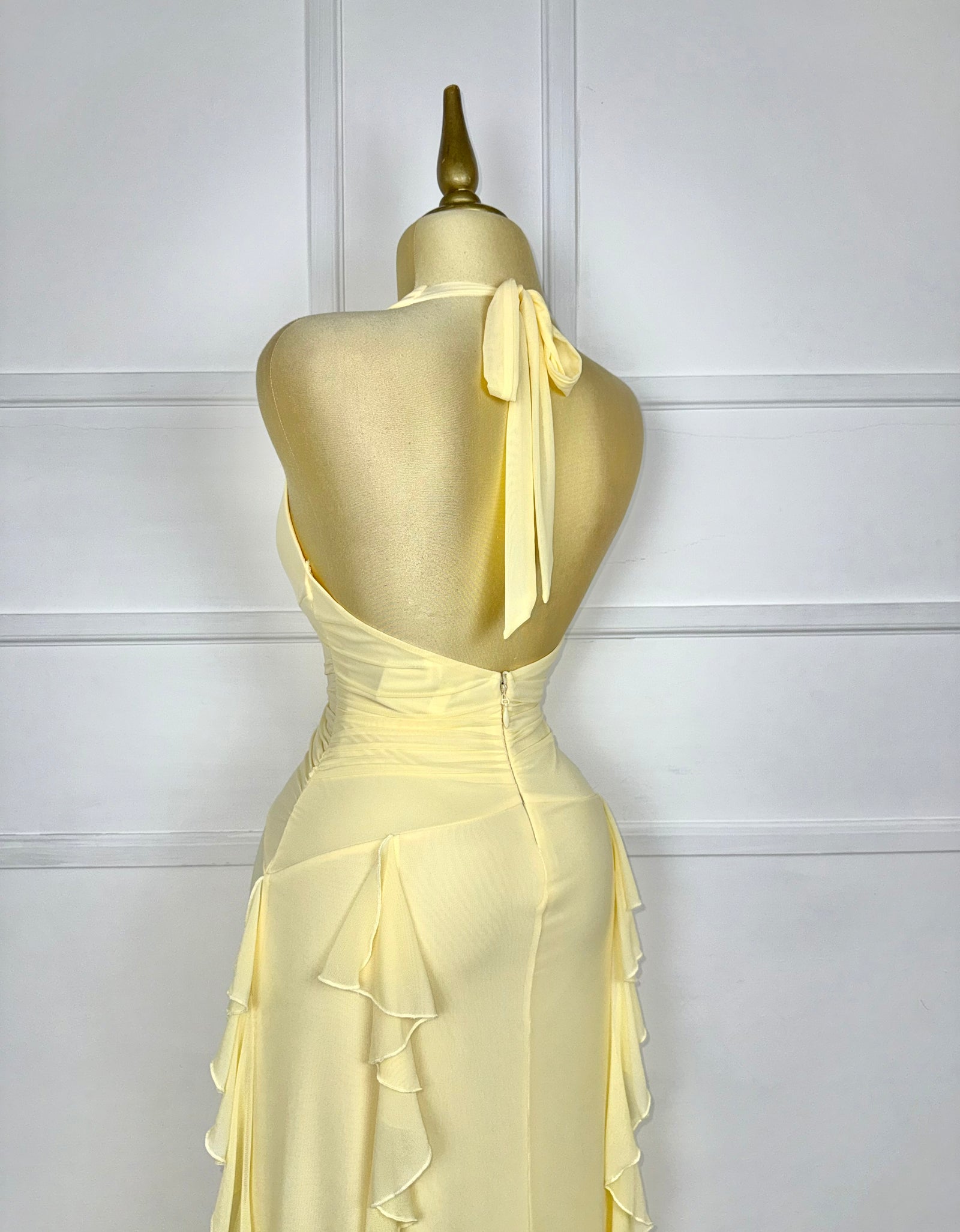 Vestido largo amarillo con olanes