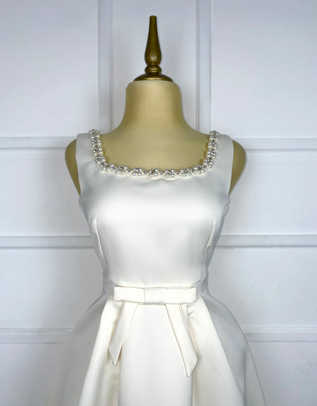 Vestido midi beige con perlas