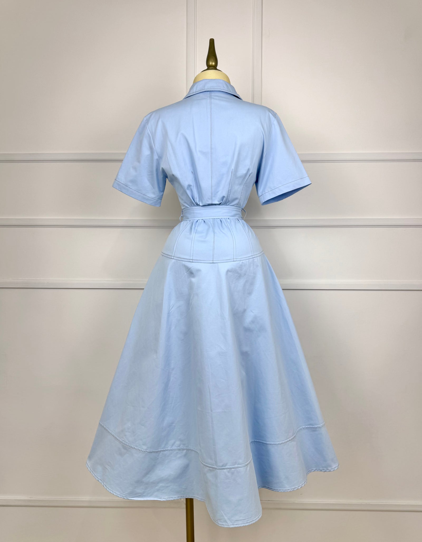 Vestido midi azul con cinto