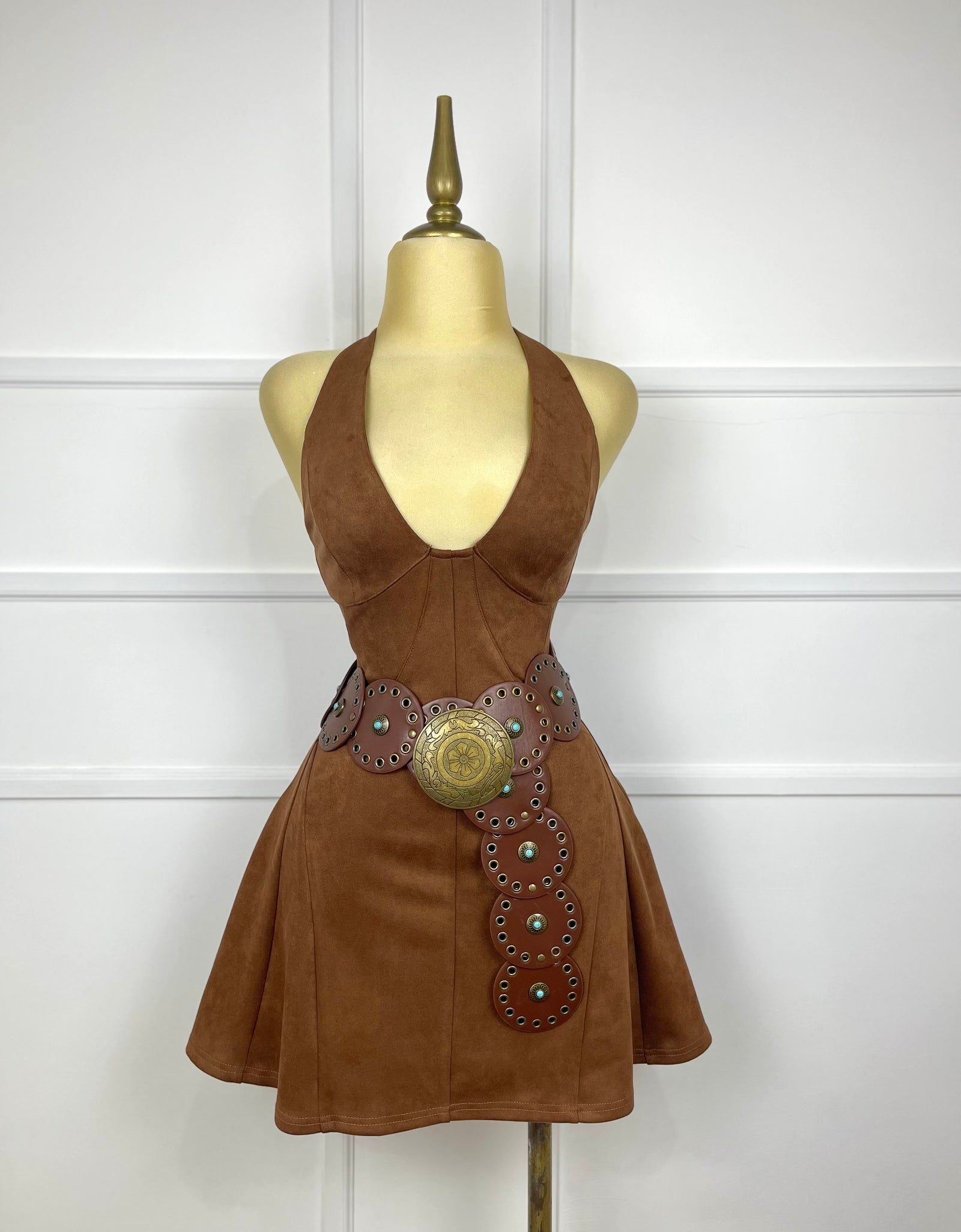 Vestido corto café de gamuza