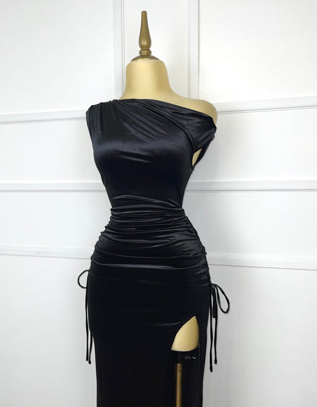 Vestido midi negro terciopelo