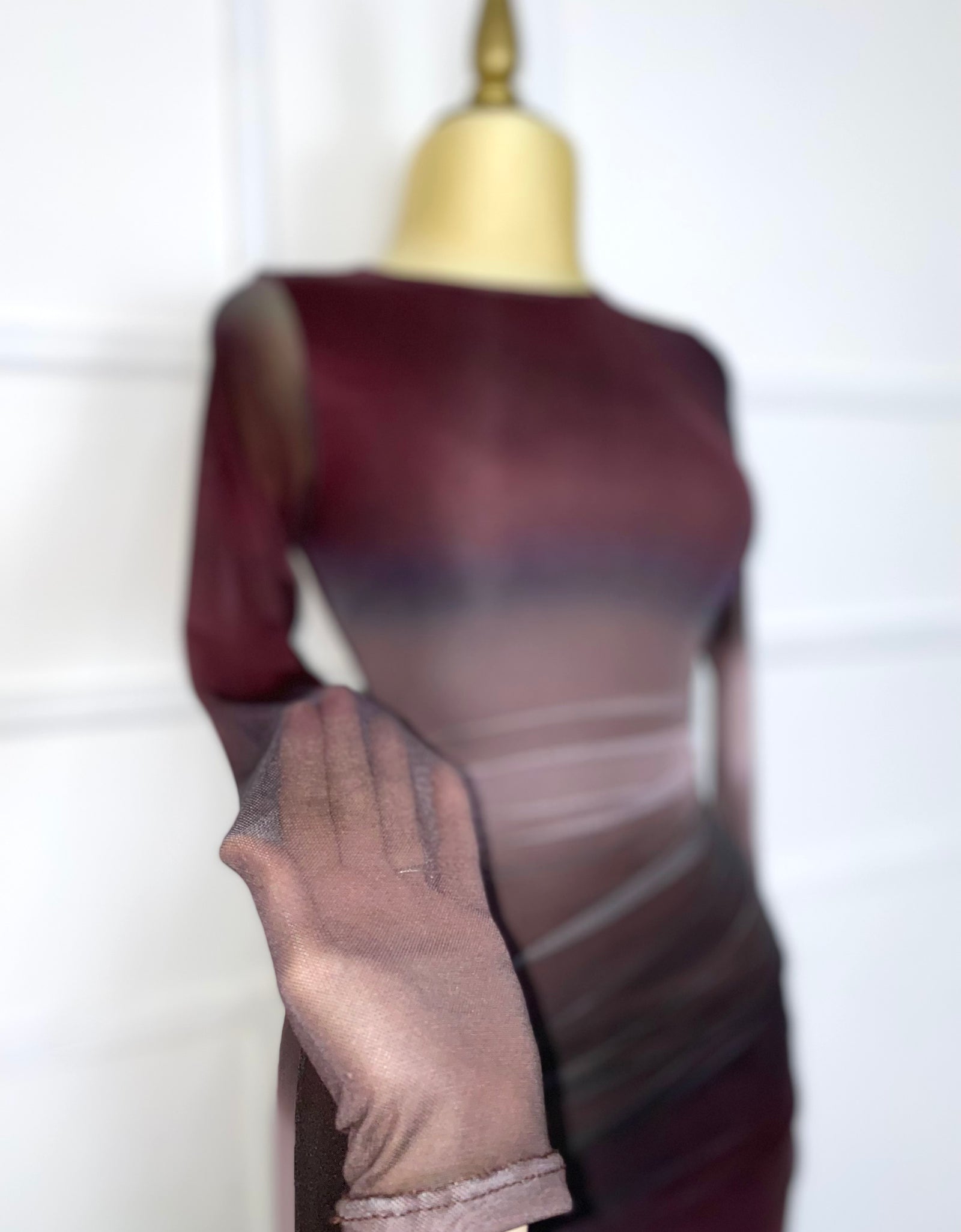 Vestido drapeado en colores tintos