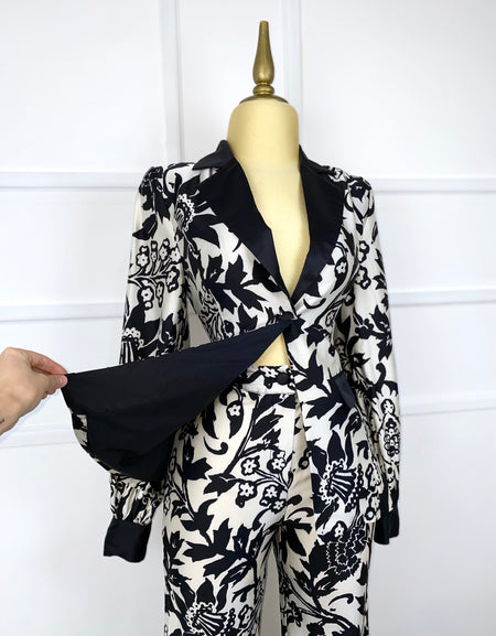 Traje estampado satinado