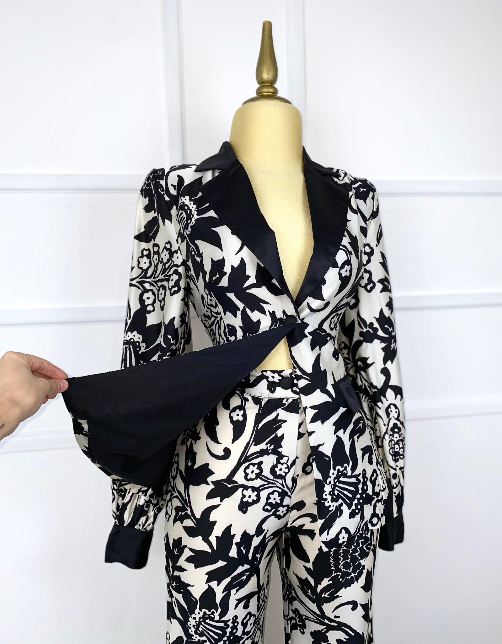 Traje estampado satinado