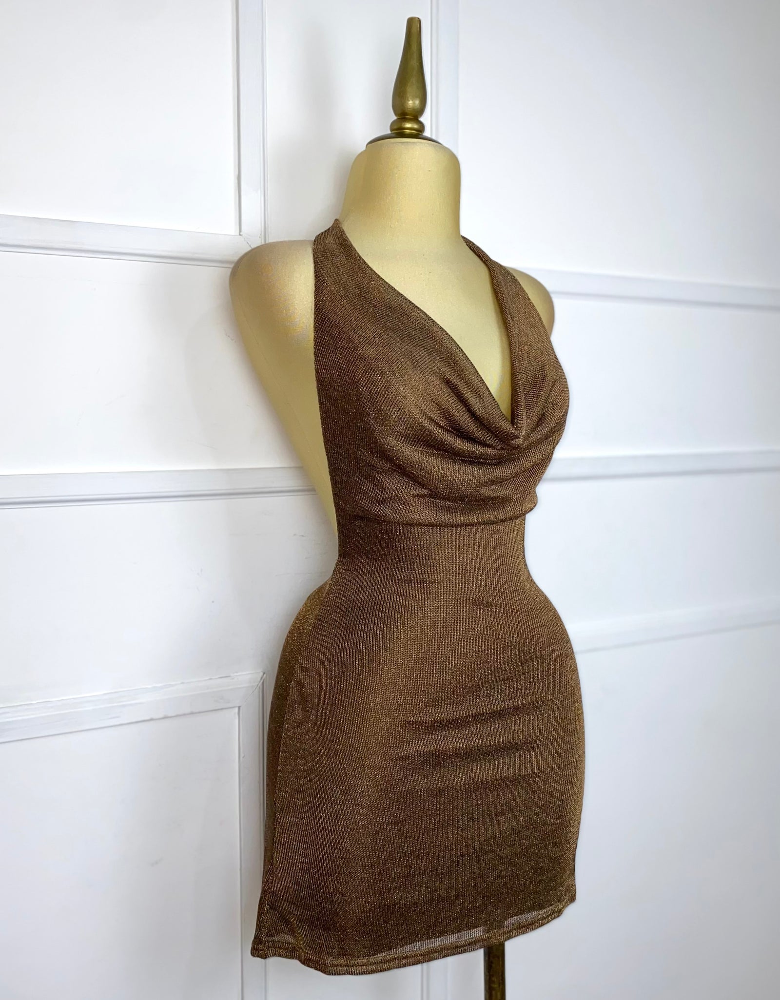 Vestido café halter