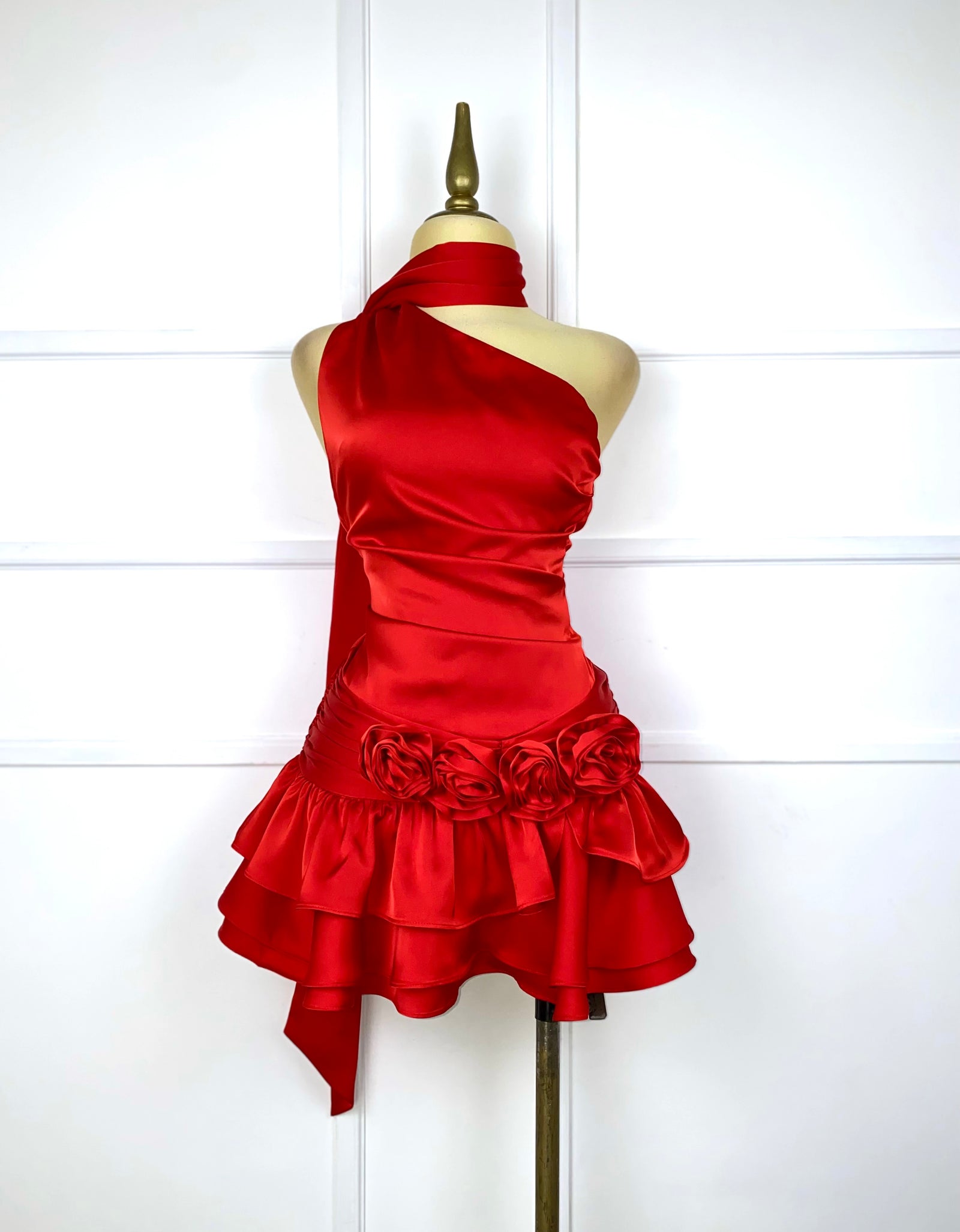 Vestido rojo con flores