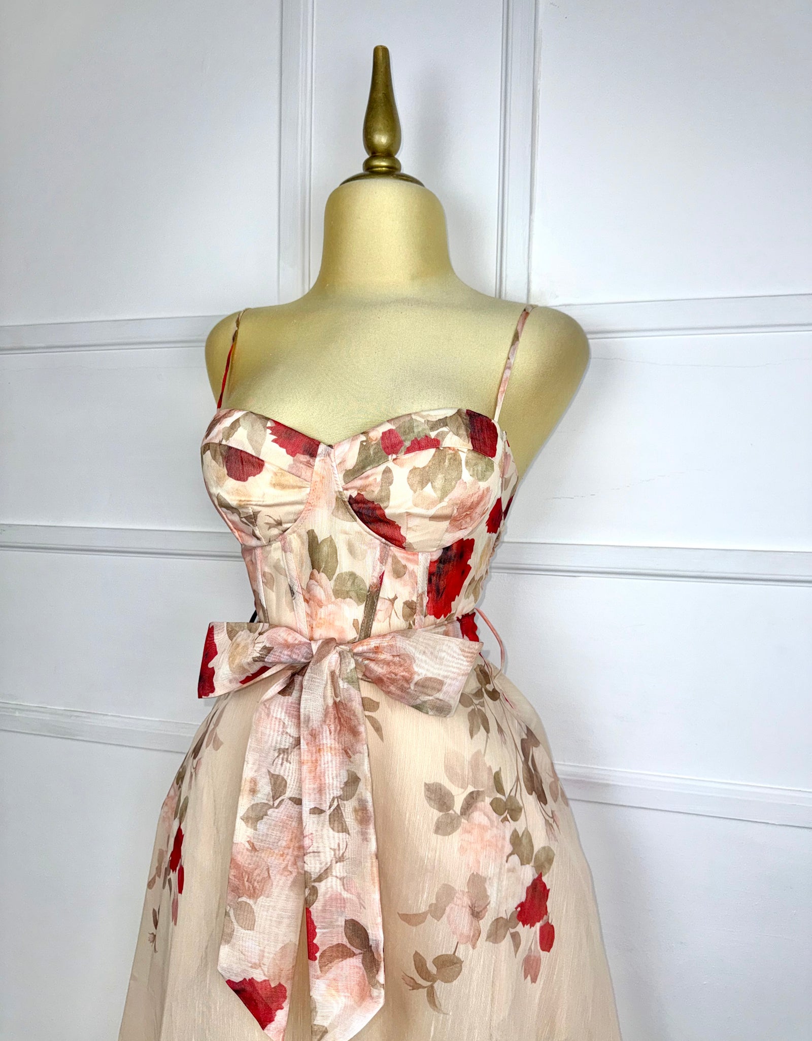 Vestido beige midi estampado con copas