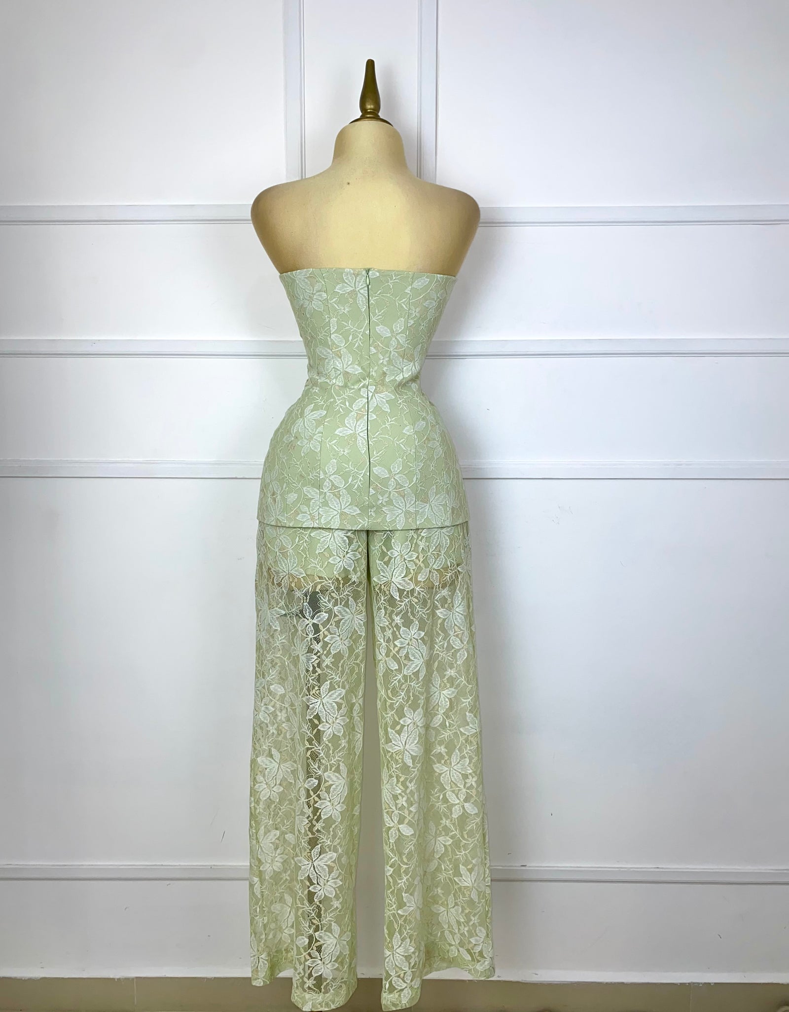 Set verde con encaje de flores