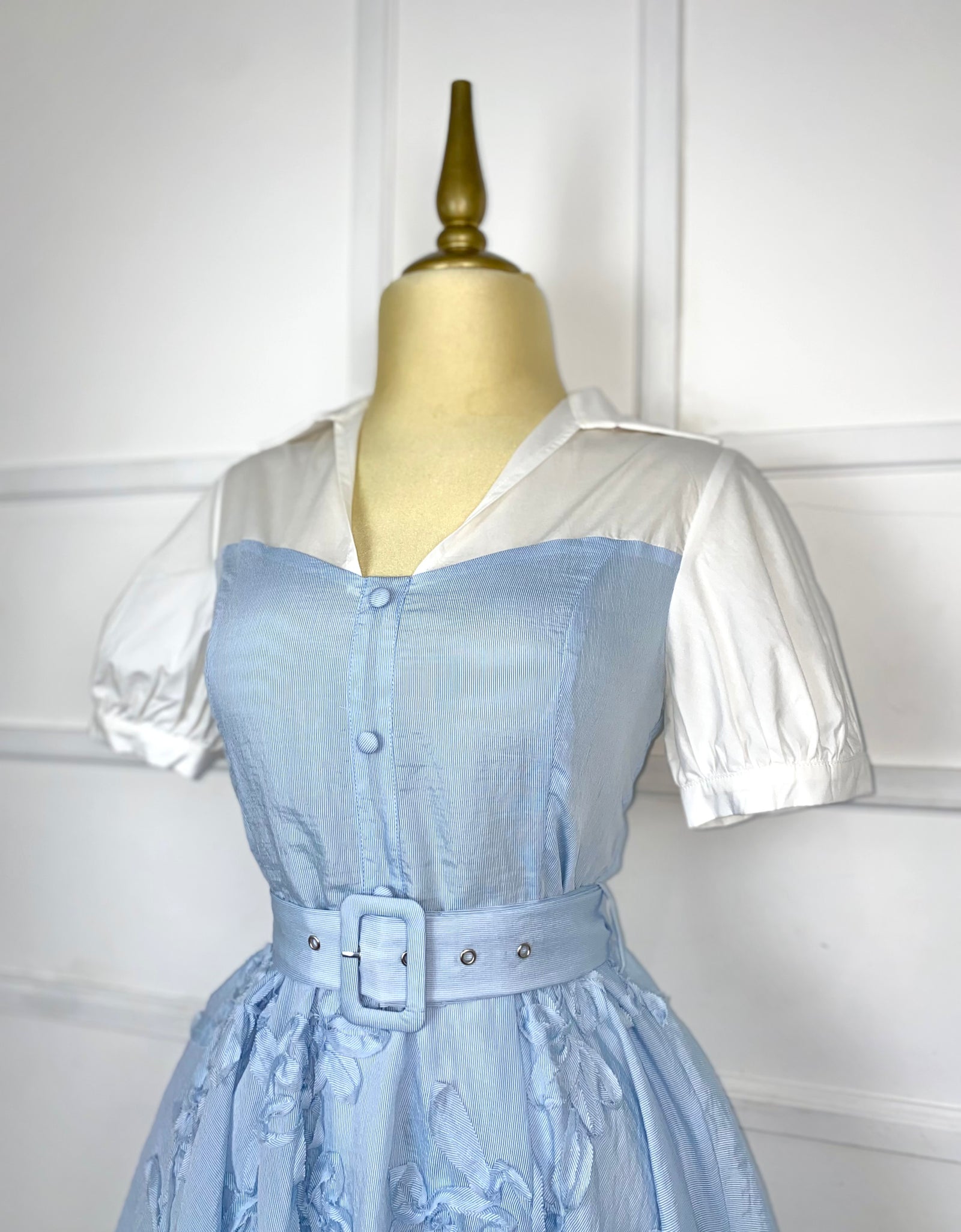 Vestido azul textura con blanco y cinto