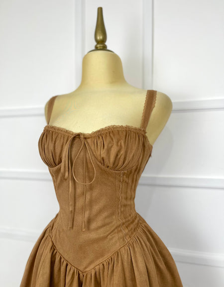 Vestido corto café de gamuza